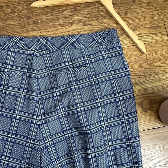 Torrid Pull-On Relaxed Taper Studio Luxe Ponte High-Rise Pant - Picture 8 of 9